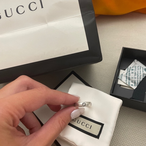 Gucci blind for love ring Italian size 17/18 fits like a medium or a 7 or 8. - Picture 5 of 5